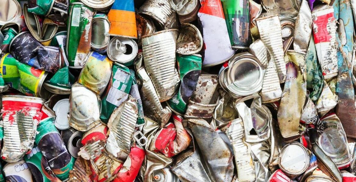 Zalety korzystania z usług profesjonalnego skupu puszek aluminiowych