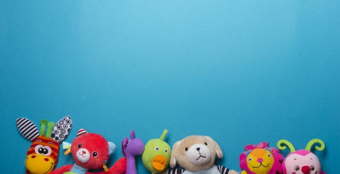 Jak kosz na maskotki może stać się elementem zabawy dla dzieci?