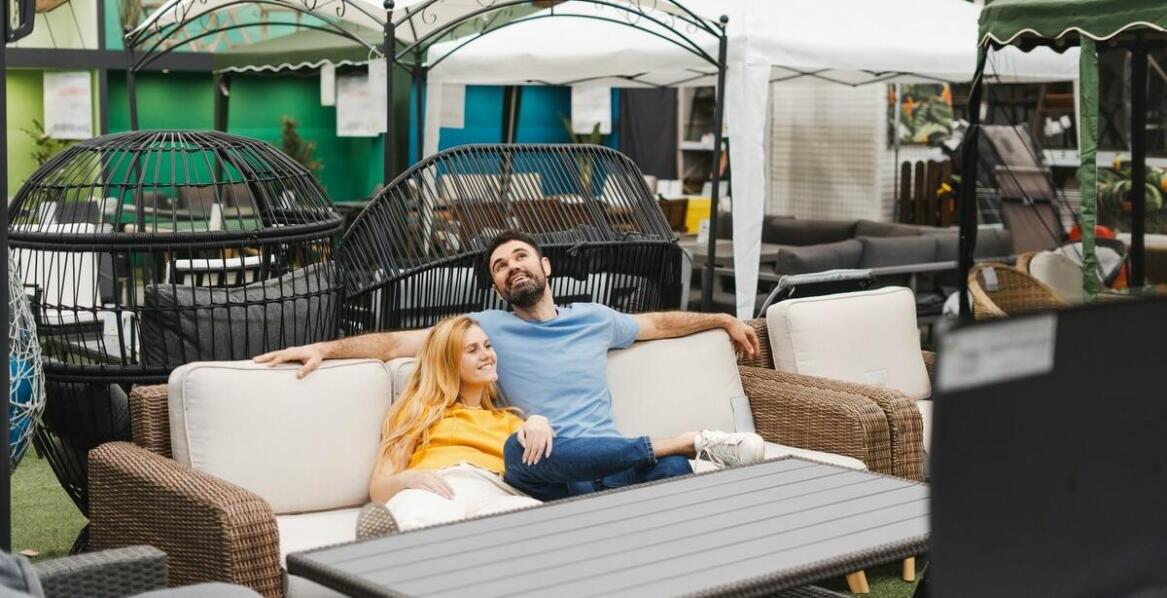 Jak dobrać telewizor zewnętrzny do różnych przestrzeni ogrodowych?