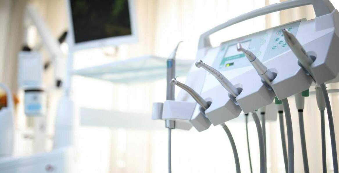 Precyzyjne leczenie kanałowe: jak mikroskopy wspierają endodoncję?