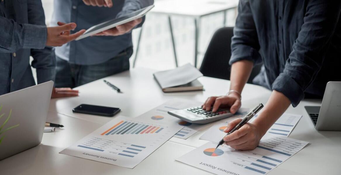 Korzyści płynące z outsourcingu księgowości do lokalnego biura rachunkowego