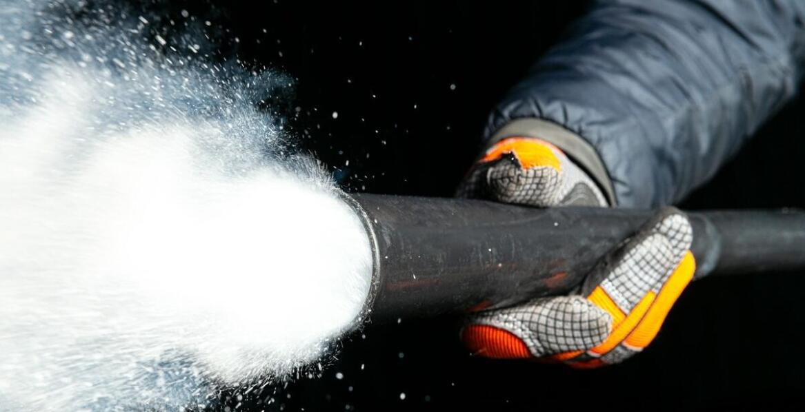 Jak czyszczenie silnika suchym lodem wpływa na redukcję kosztów konserwacji?