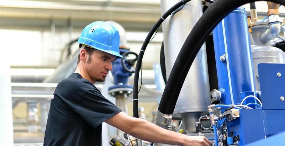 Jak efektywnie zapobiegać awariom pomp hydraulicznych w maszynach produkcyjnych?