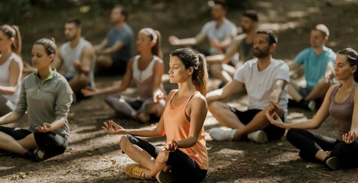 Jakie są korzyści płynące z uczestnictwa w programach promocyjnych Fit Fabric Tomaszów?