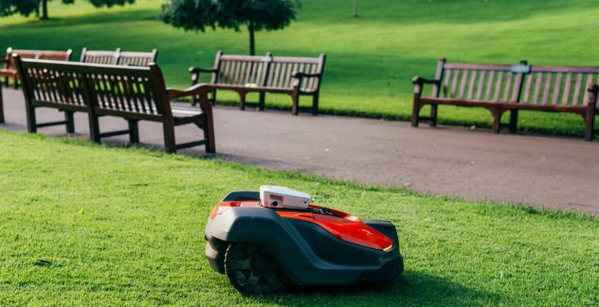 Rola aplikacji mobilnej w zarządzaniu robotem koszącym