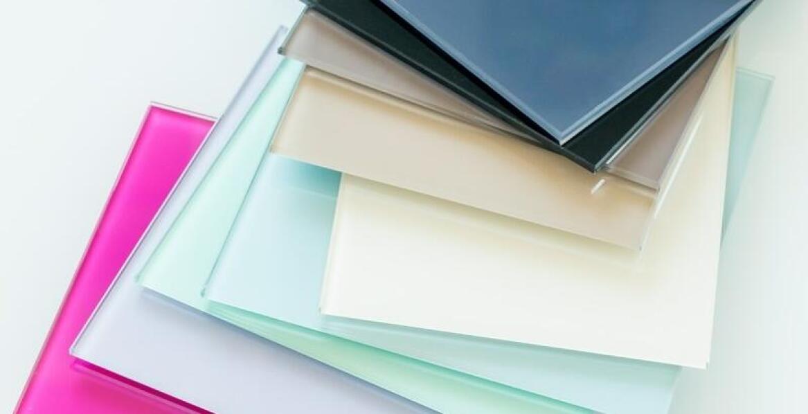 Różnorodność kolorystyczna płyty HPL 3mm – jak dopasować do projektu?