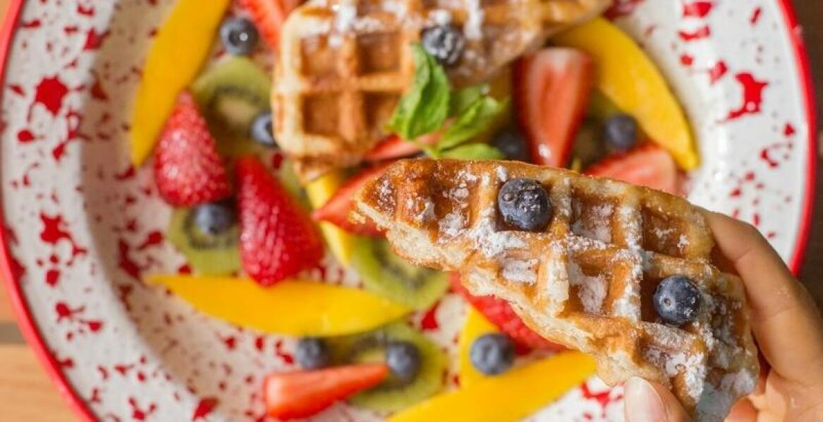 Mało kaloryczne śniadanie – jak uniknąć uczucia głodu przed lunchem?