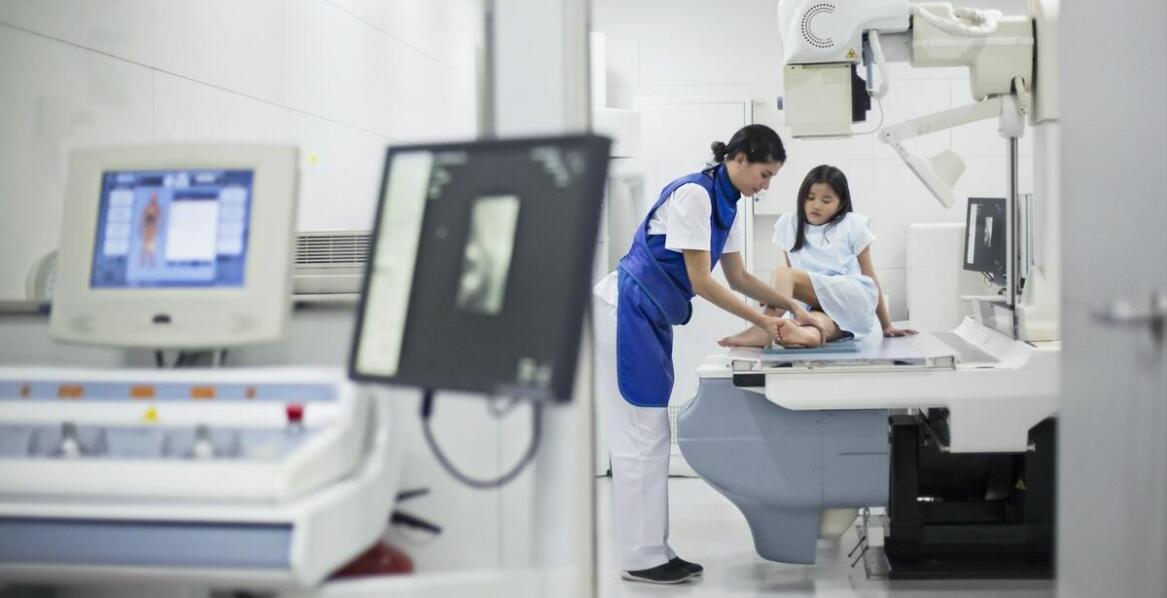 Jakie są różnice w dostępności badań diagnostycznych prywatnie i publicznie?