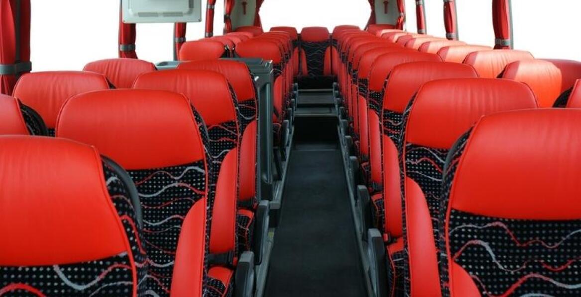 Wynajem autobusów na długie trasy - co zapewniamy naszym klientom?
