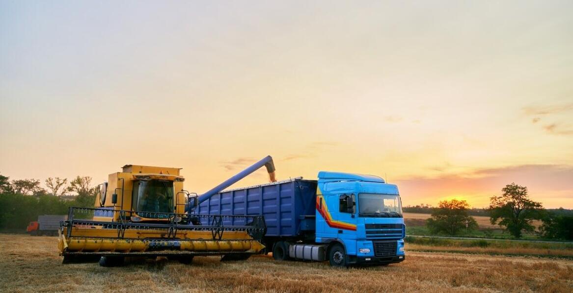 Przyczepa rolnicza a efektywność transportu – co warto wiedzieć?
