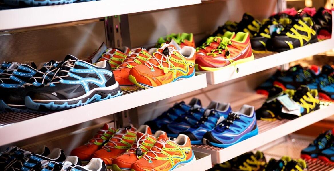 Rola czapek bejsbolówek z nadrukiem w umacnianiu lojalności klientów