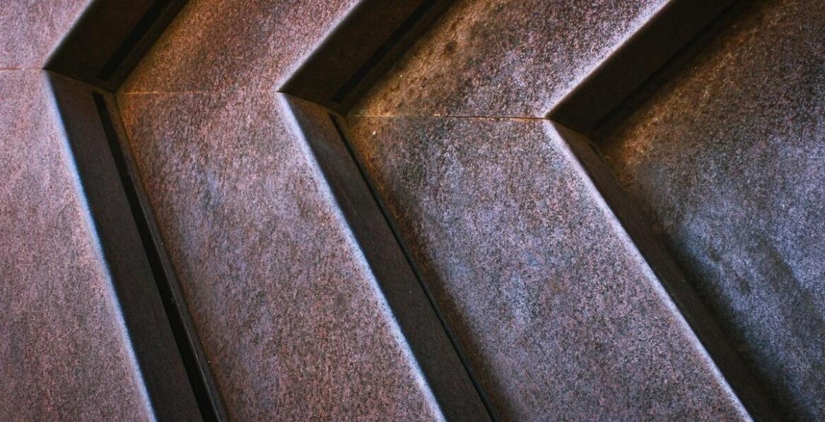 Jakie są zalety stosowania powłok ochronnych na konstrukcjach wiat?