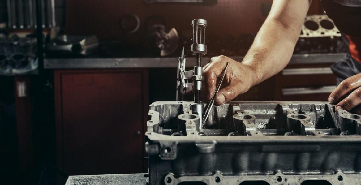 Efektywność remontów silników w ciężarówkach - co warto wiedzieć przed decyzją?