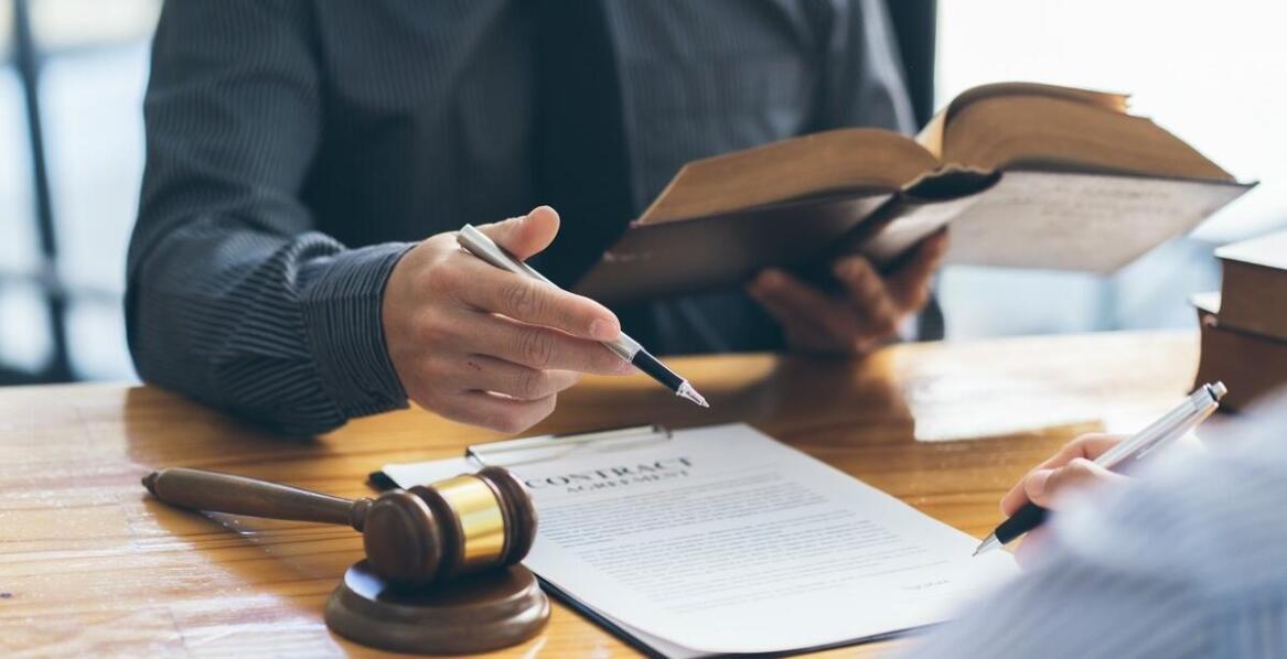 Jakie są koszty związane z usługami adwokata w procesie windykacyjnym?