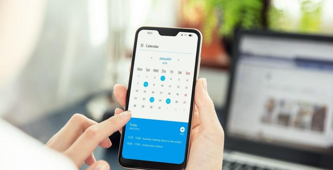 Jak system przypomnień o telekonsultacjach wpływa na efektywność terapii hormonalnej?