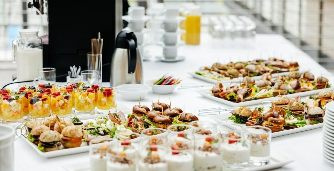 Zalety wynajęcia profesjonalnego drink baru na wesele