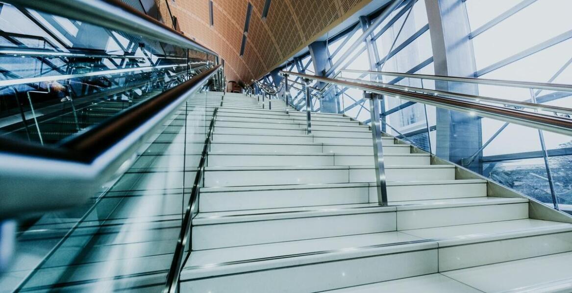 Rola zegarów stacyjnych w nowoczesnych systemach rozgłoszeniowych