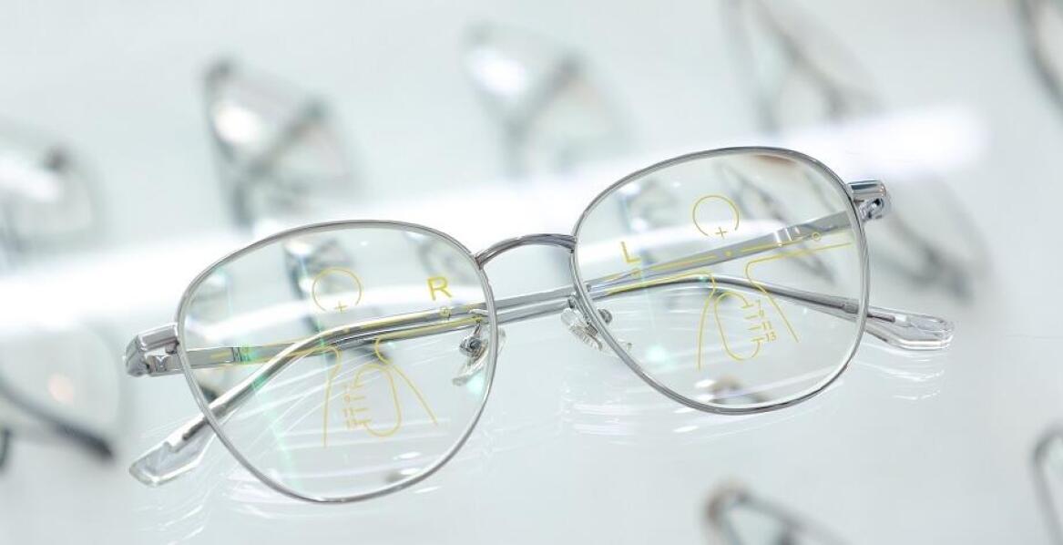 Zalety okularów progresywnych dla osób pracujących przy komputerze