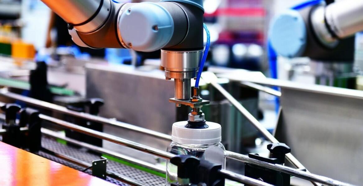 Zastosowanie etykieciarek w przemyśle chemicznym: kluczowe wyzwania