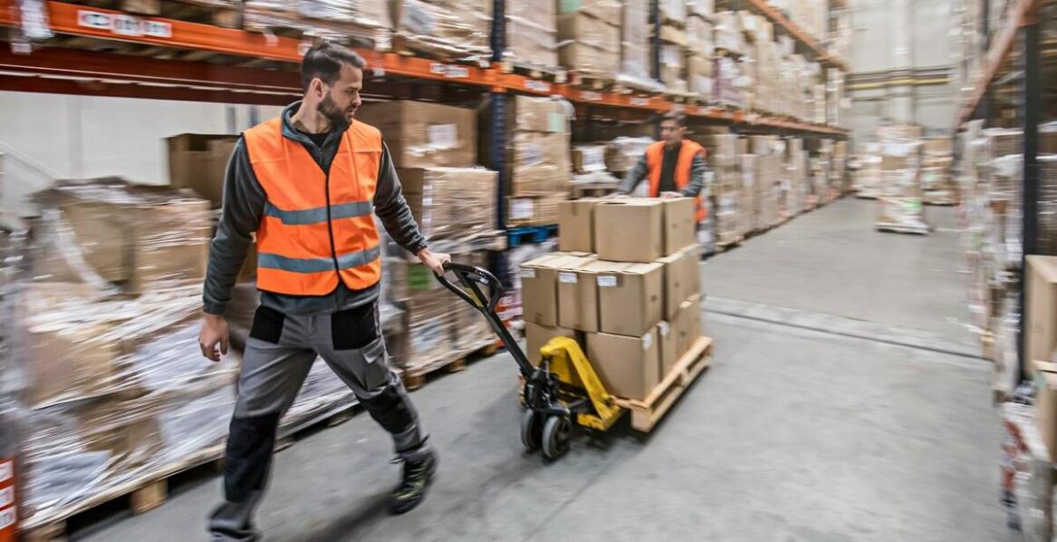 Jakie są kluczowe różnice między różnymi typami mechanizmów podnoszenia?