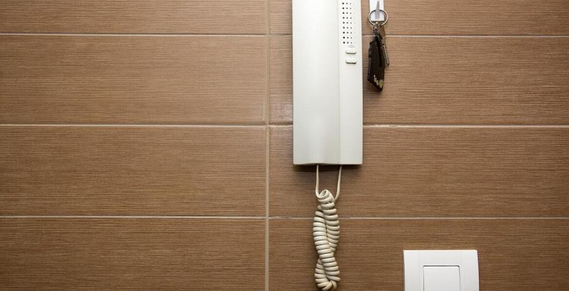 Porównanie cen unifonów analogowych i cyfrowych – co wybrać?