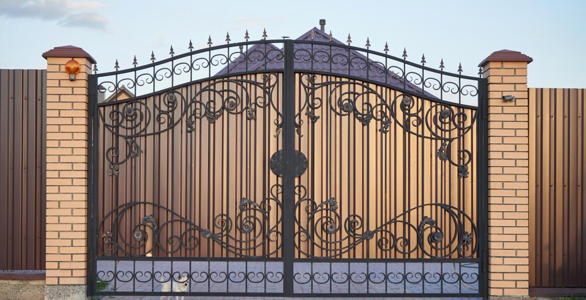 Vorteile der Wahl von Toren aus Polen in Bezug auf Langlebigkeit und Wetterbeständigkeit