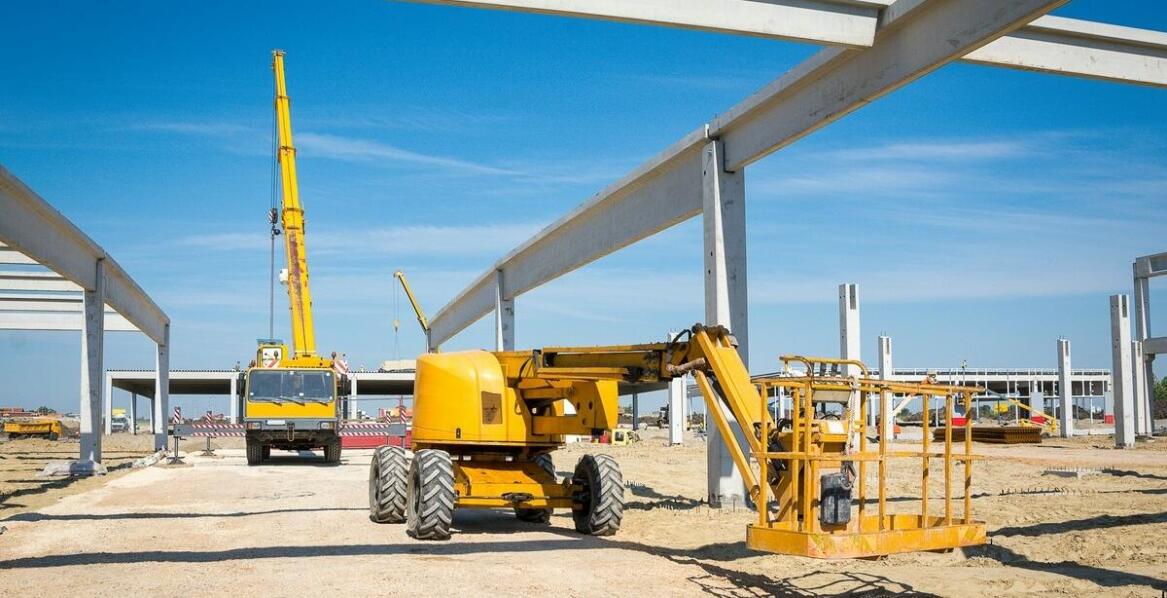 Rola konstrukcji stalowych w wyznaczaniu dróg wewnętrznych w magazynach