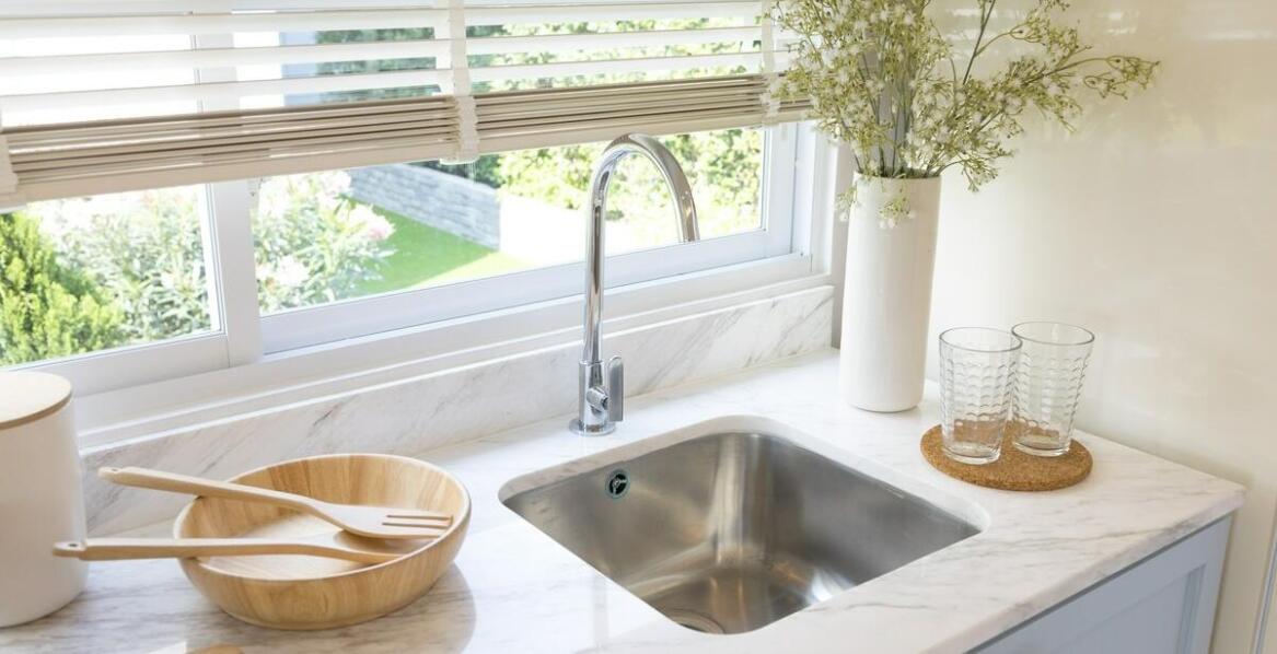 Czy zlew kuchenny z kamienia jest odpowiedni dla każdego typu kuchni?