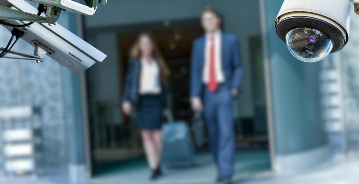 Wpływ mat wejściowych na bezpieczeństwo w miejscach o dużym natężeniu ruchu