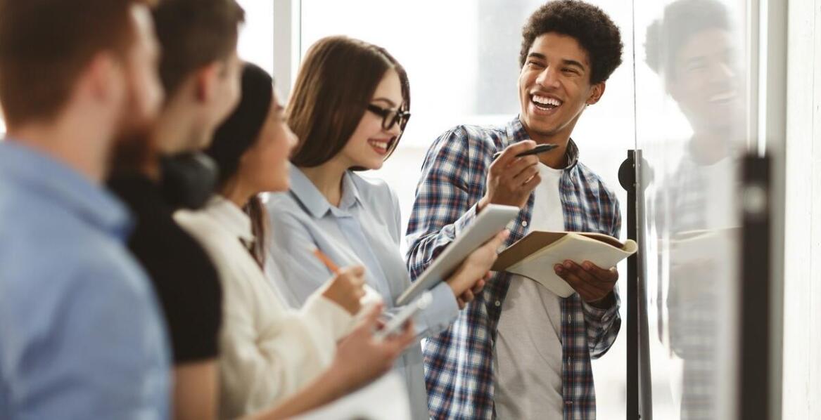 Kursy językowe dla biznesu – jakie korzyści przynoszą uczestnikom?