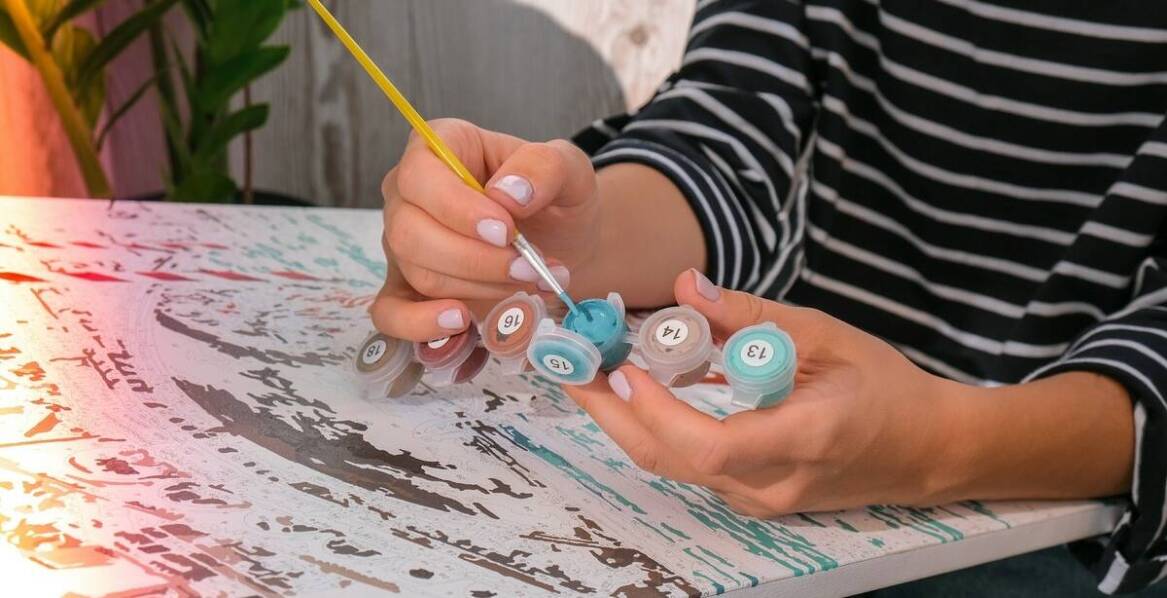 Jakie techniki stosować przy malowaniu obrazów inspirowanych Van Goghiem?