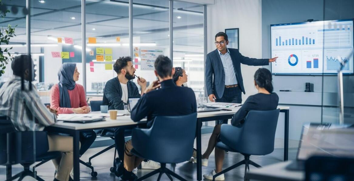 Współpraca z firmami spedycyjnymi: jak wybierać najlepszych partnerów?