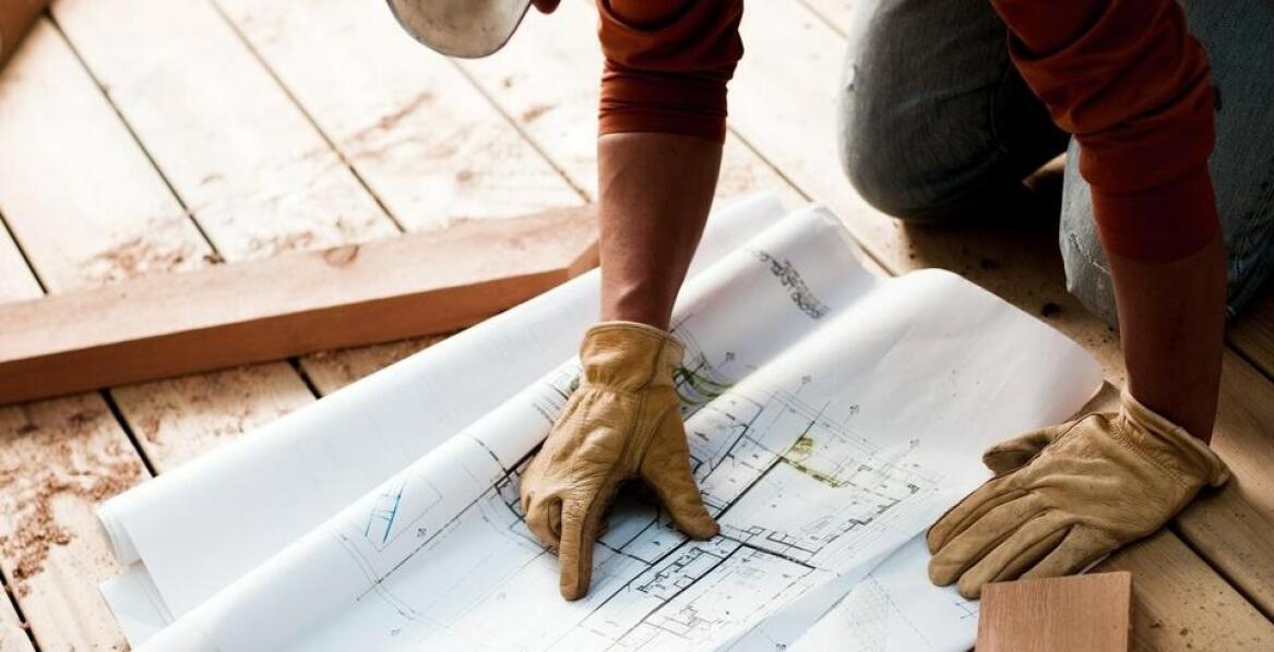 Czy spodnie malarskie białe mogą być modne? Analiza trendów