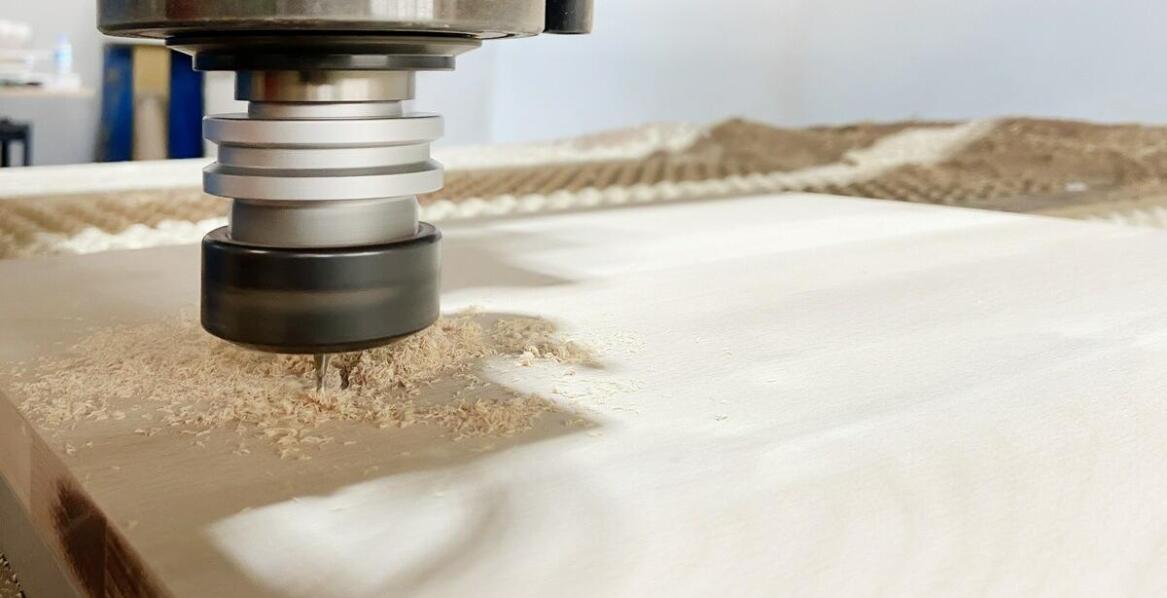 Oprogramowanie do ploterów CNC - jakie opcje są dostępne dla obróbki sklejki?