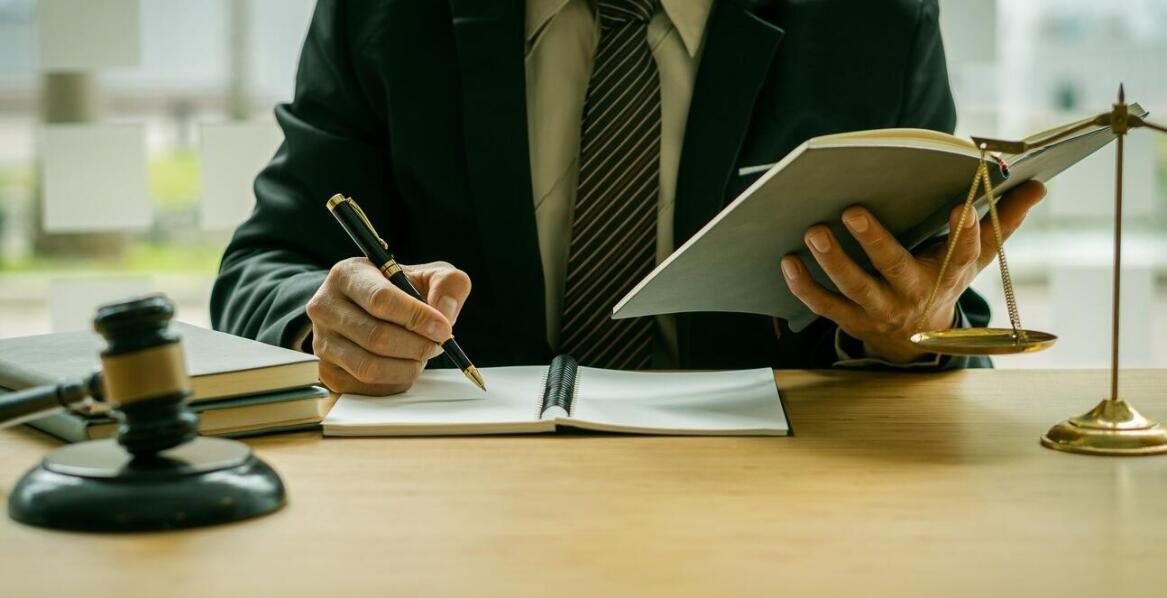 Negocjacje kontraktowe: jak radca prawny może zapewnić korzystne warunki umowy?