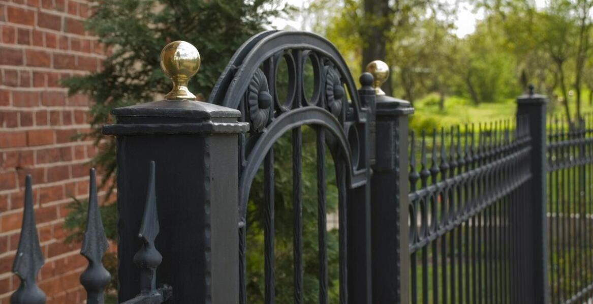 Jakie są najważniejsze zalety bram ogrodzeniowych dostępnych na rynku?