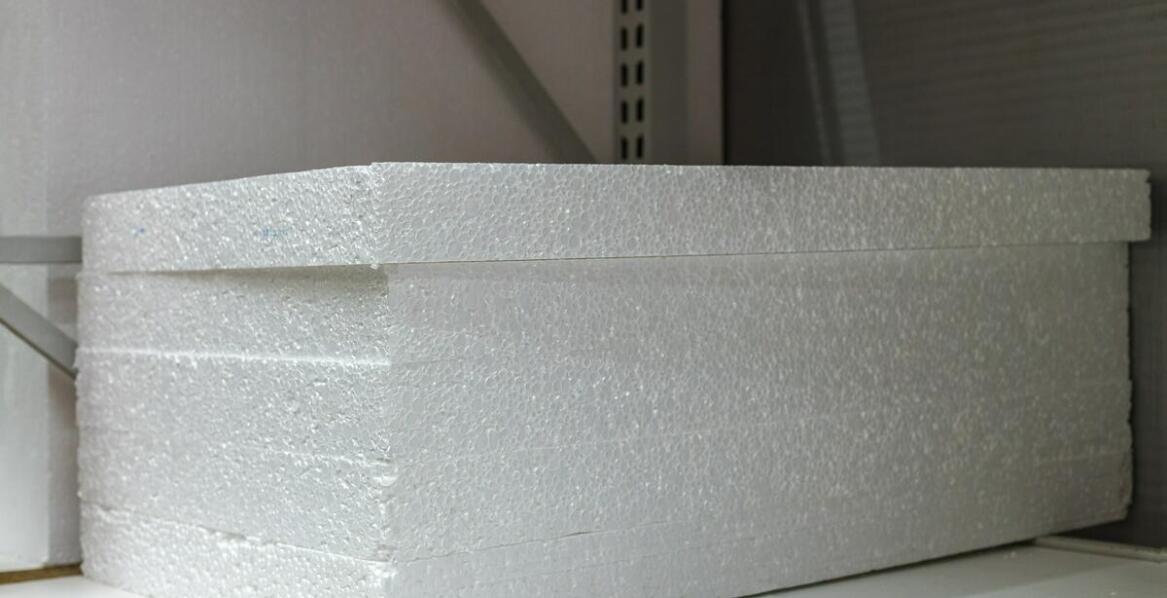 Jakie zalety mają opakowania styropianowe w przechowywaniu żywności?