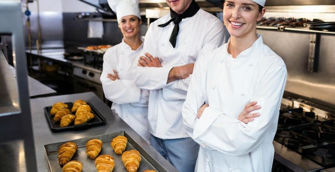 Szkolenia dla personelu gastronomicznego – jak wpływają na efektywne wykorzystanie systemów uzdatniania wody?