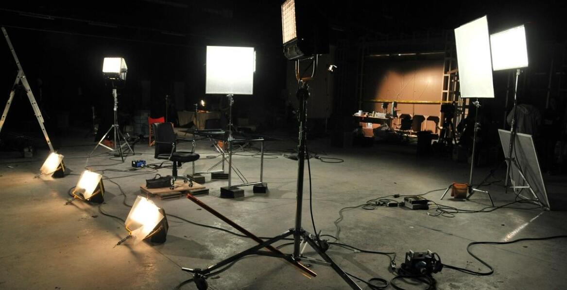 Poradnik dla początkujących: jak efektywnie korzystać z lampy studyjnej