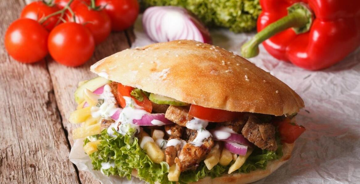 Kebab w naszej ofercie – idealny wybór na szybki posiłek w Poznaniu