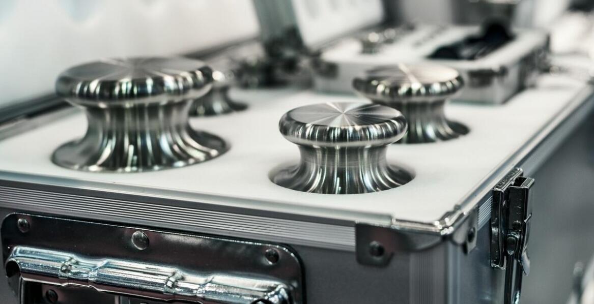 Szekle transportowe a normy bezpieczeństwa w warsztacie – co musisz wiedzieć?