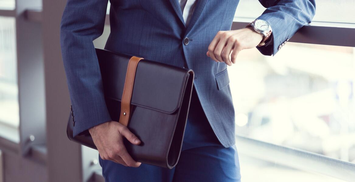 Dokumentenmappe fürs Auto – welche Eigenschaften sind für Berufskraftfahrer wichtig?