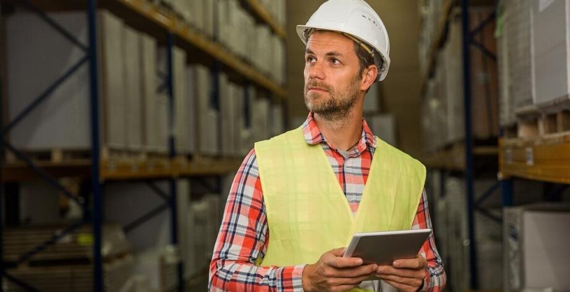 W jaki sposób spis towarów i zasobów magazynowych wpływa na zarządzanie firmą?