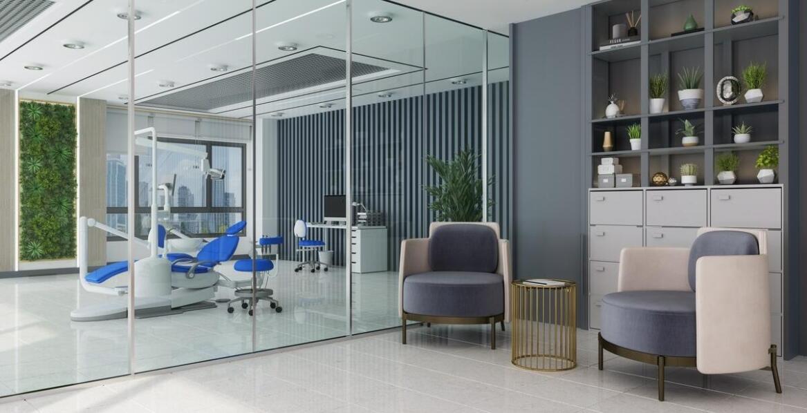 Zabiegi estetyczne w stomatologii – co warto wiedzieć przed wizytą?