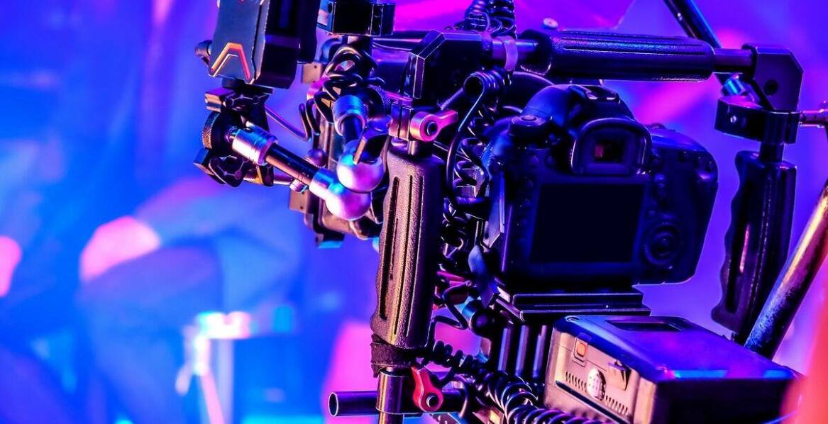 Jakie są wyzwania związane z wynajmem nagłośnienia na wydarzenia sportowe?