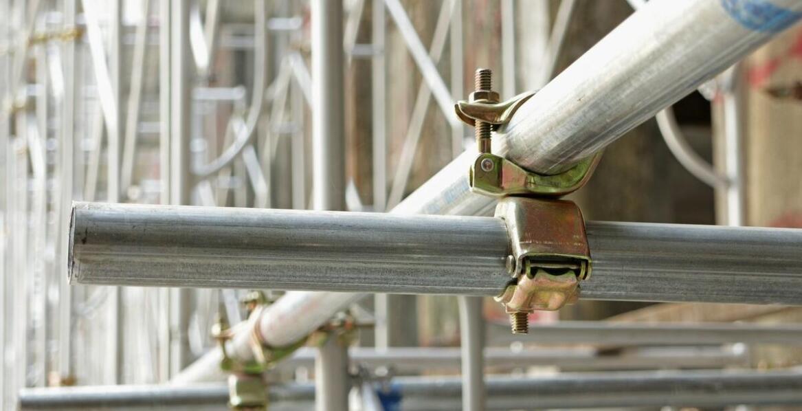 Porównanie różnych systemów rusztowań klinowych – które najlepiej wybrać?