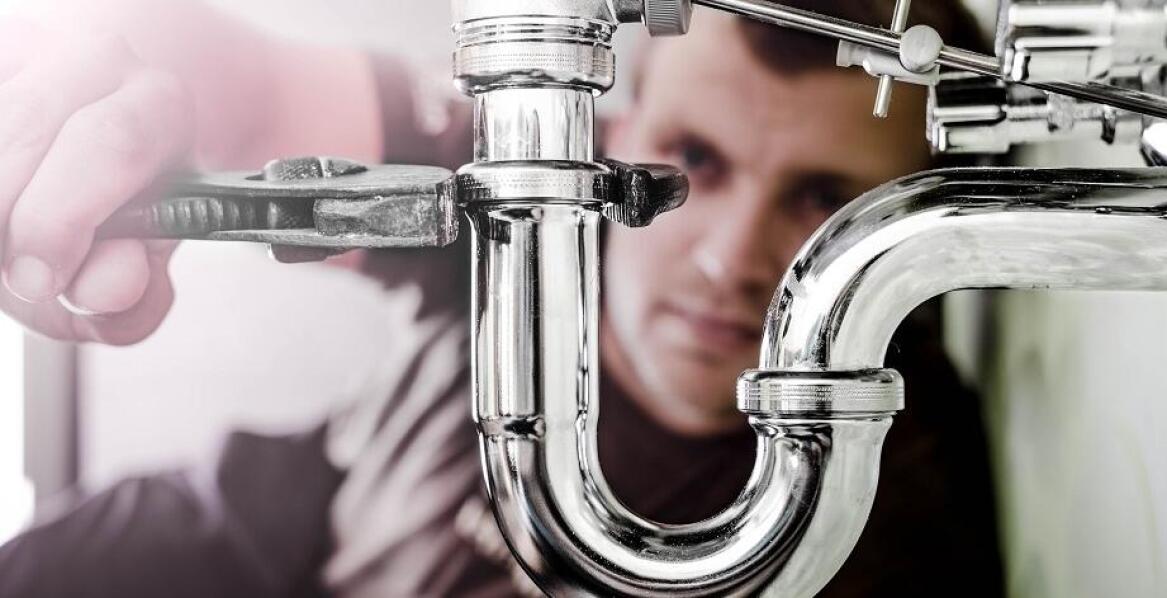 Znaczenie regularnych szkoleń dla pracowników branży hydraulicznej