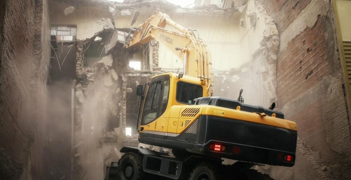 Wyburzenia łódzkie a nakazy przymusowego wyburzenia – co to oznacza?