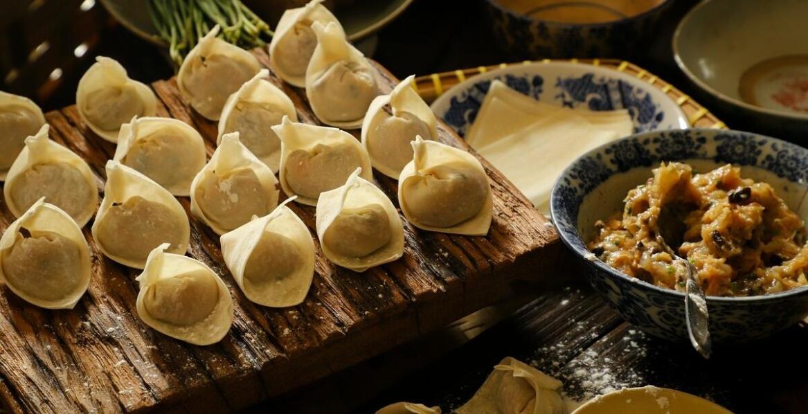 Jakie są kluczowe elementy polskiego obiadu serwowanego w restauracjach?