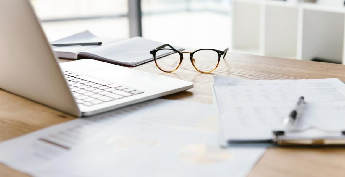 Jakie są kluczowe korzyści z wykorzystania gotowych wzorów opracowań?